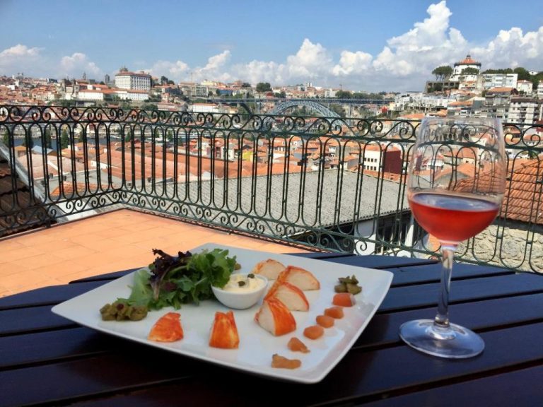 Dónde comer y beber en Oporto, paradas imprescindibles para saborear la ciudad
